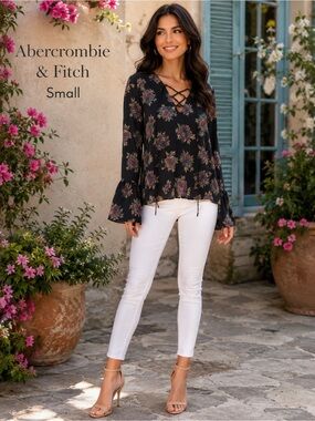 Abercrombie & Fitch Small Black Paisley Lace-Up Bell Sleeve Boho Blouse